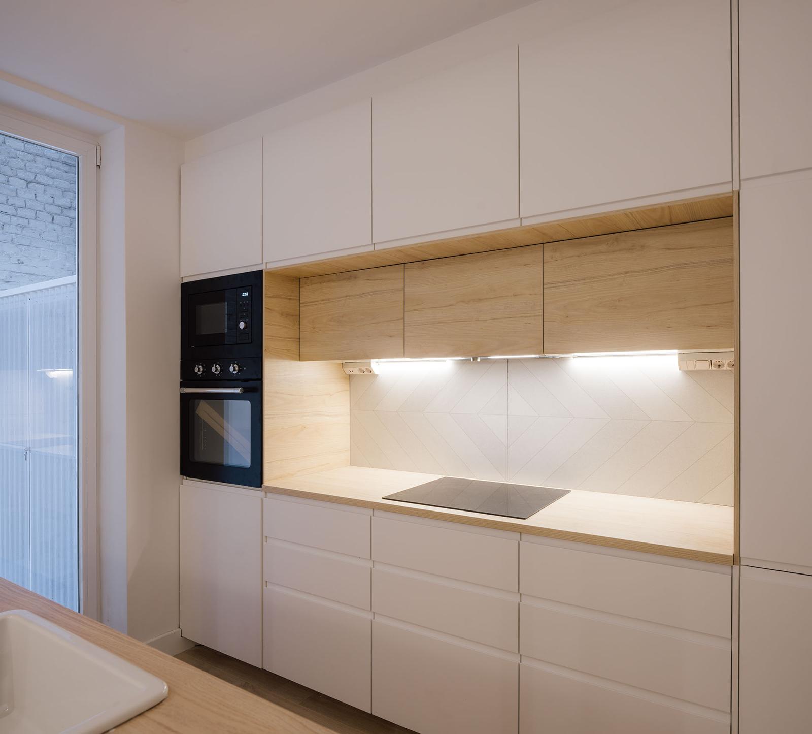 Montaje de cocina completa con luz led en Madrid por profesionales